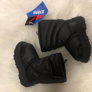 Kids Winter boots size 6 Toddler